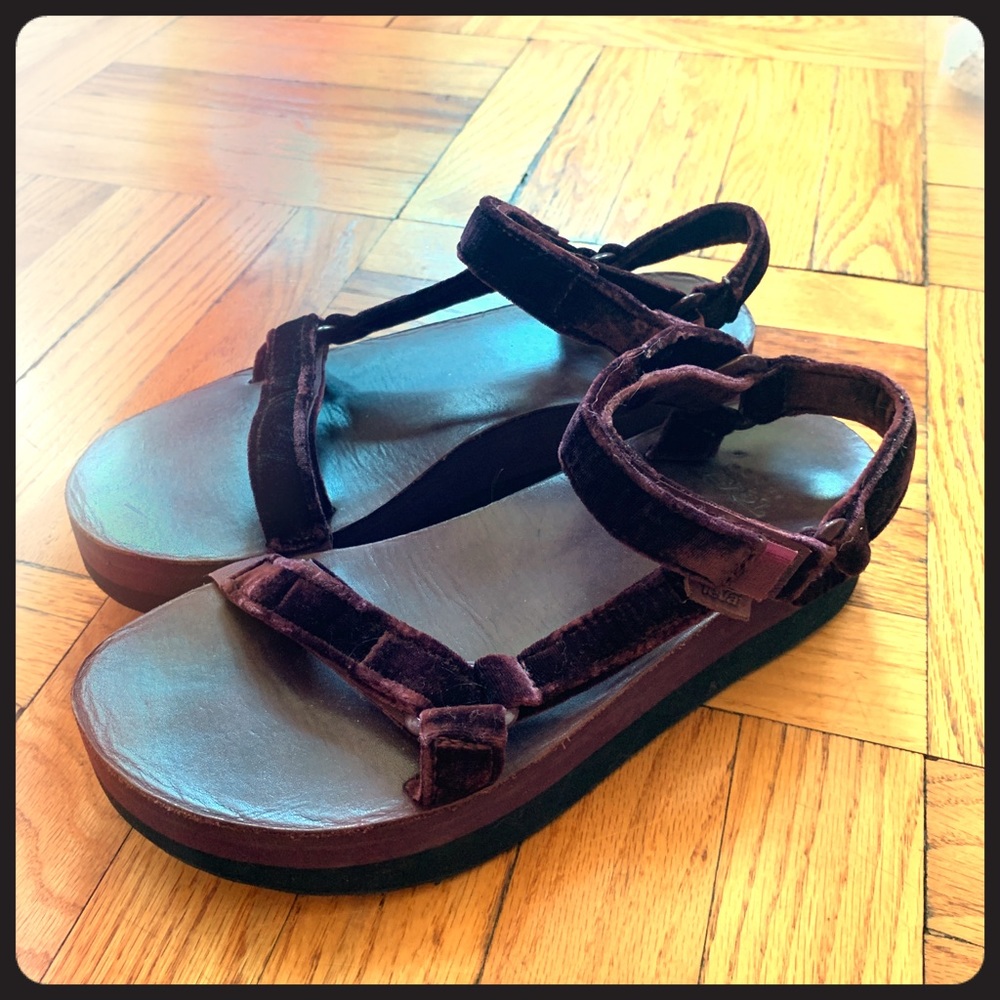 Teva Flatform Universal Velvet Sandal 9 Purple Fig